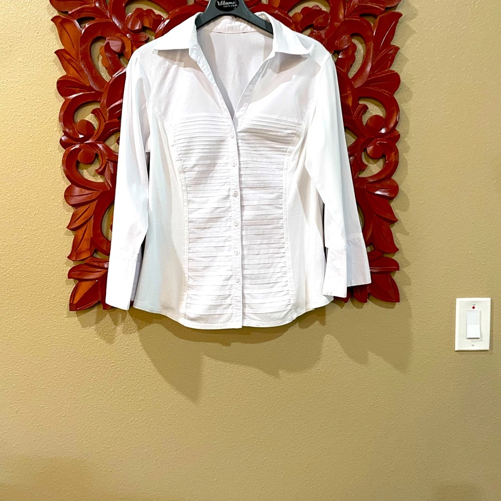 Zac and Rachel blouse Sz. Med. Color: White